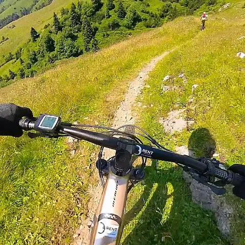 Prenota online la tua E-Bike da B-Rent. Puoi anche scegliere il pacchetto Pedala e Gusta al Rifugio Lecco